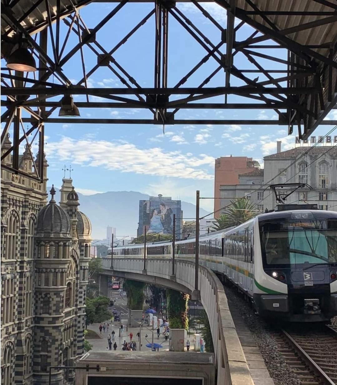 Apartasuites AV Medellín Extérieur photo