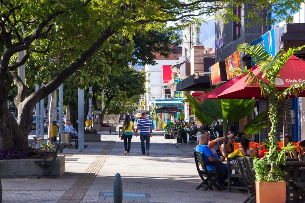 Apartasuites AV Medellín Extérieur photo